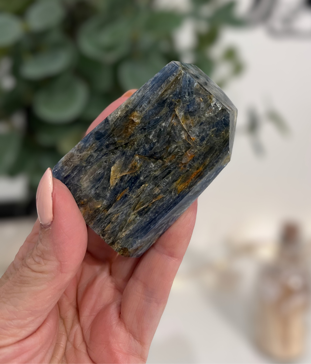 Blue Kyanite Free Form 213g - Image 4
