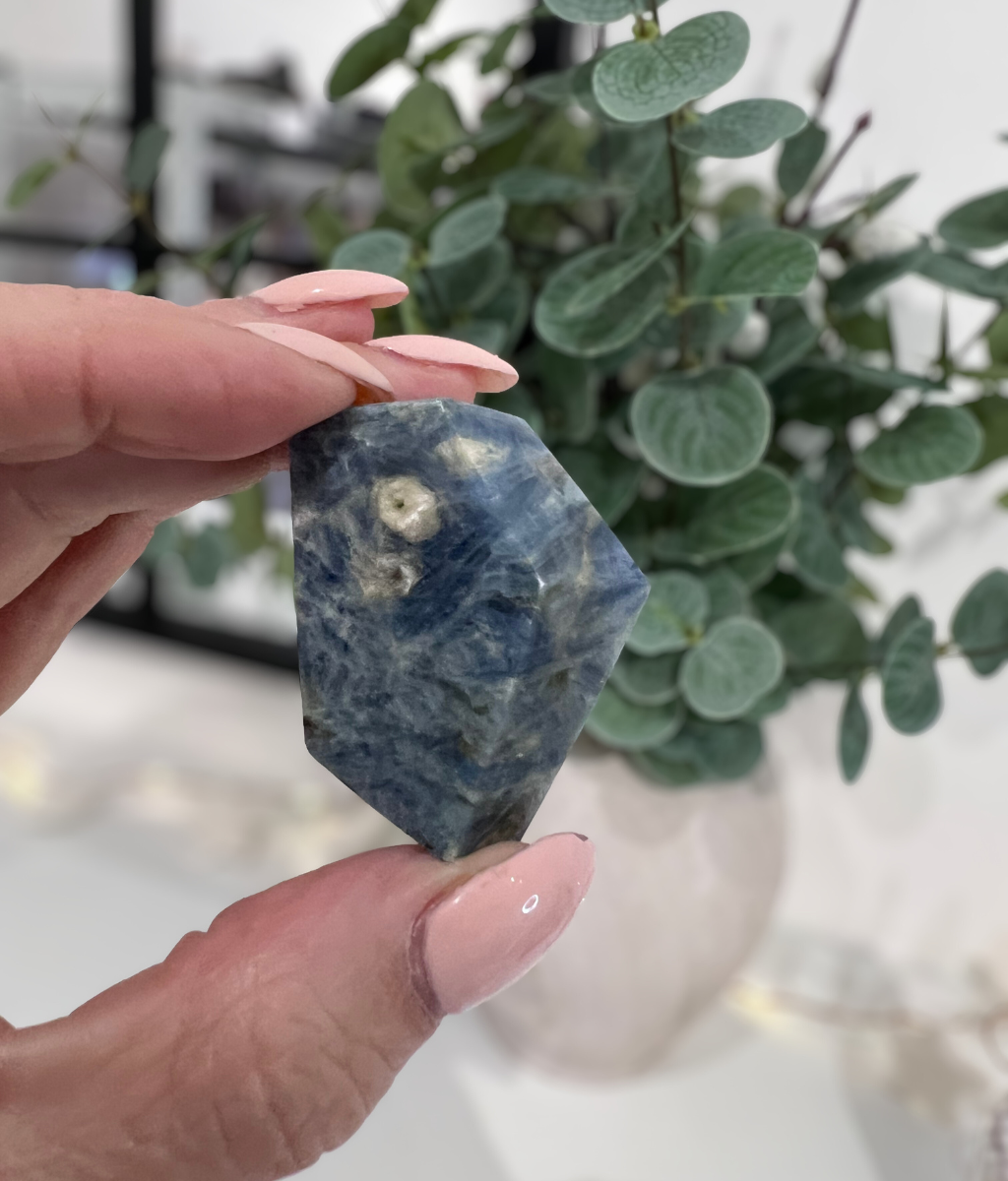 Blue Kyanite Free Form 76g - Image 3